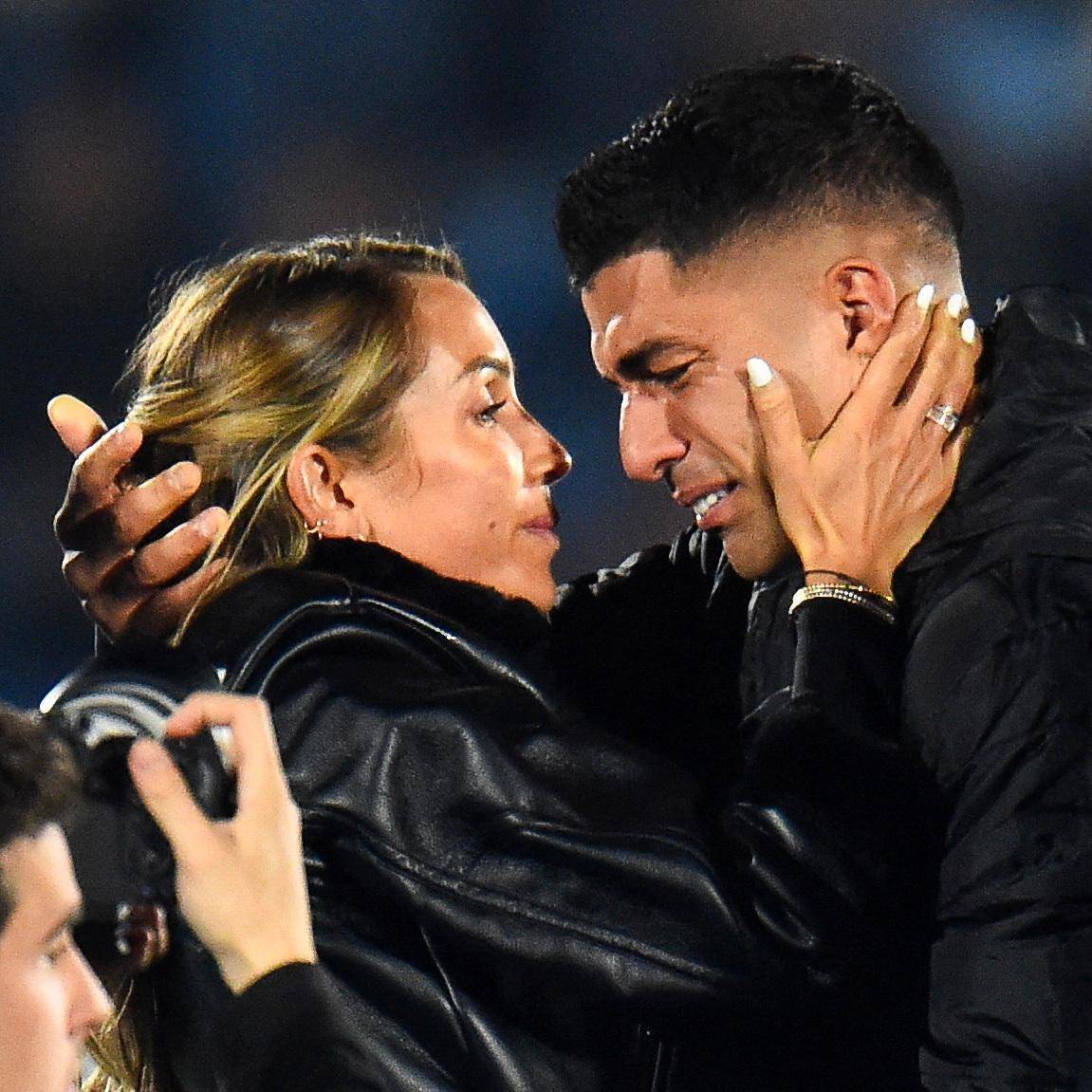 乌拉圭碾压里昂，苏亚雷斯送出助攻