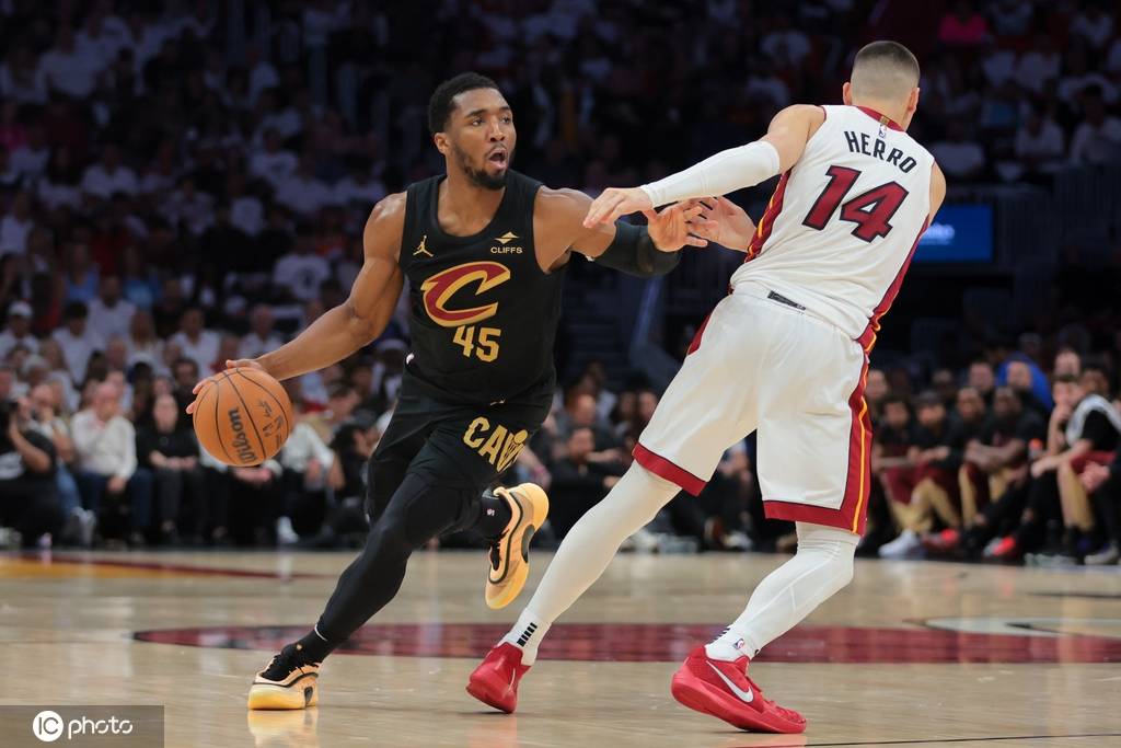 猛龙横扫骑士，西亚卡姆扛起全队