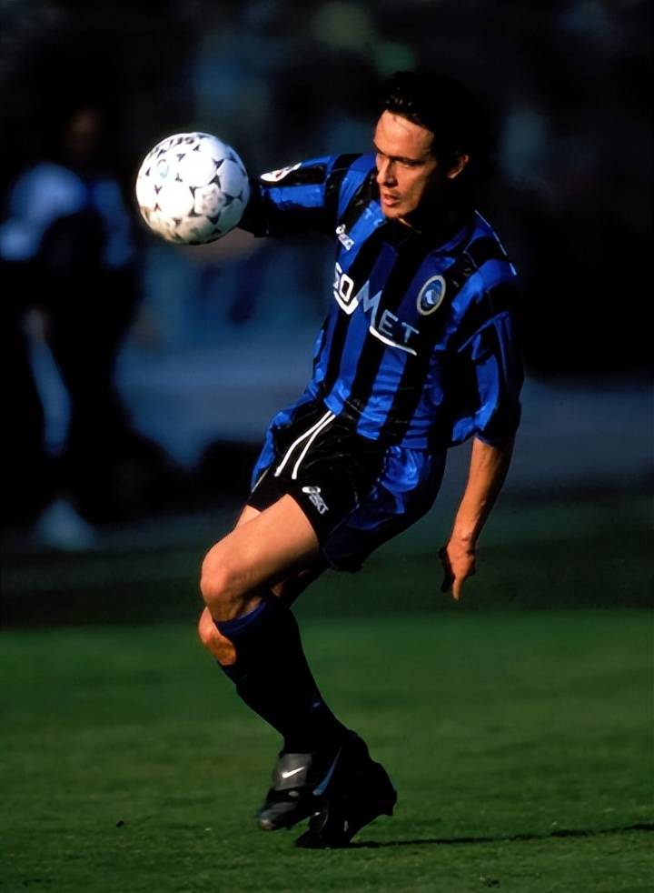 莱沃库森主场踢平，前锋连续进球的简单介绍