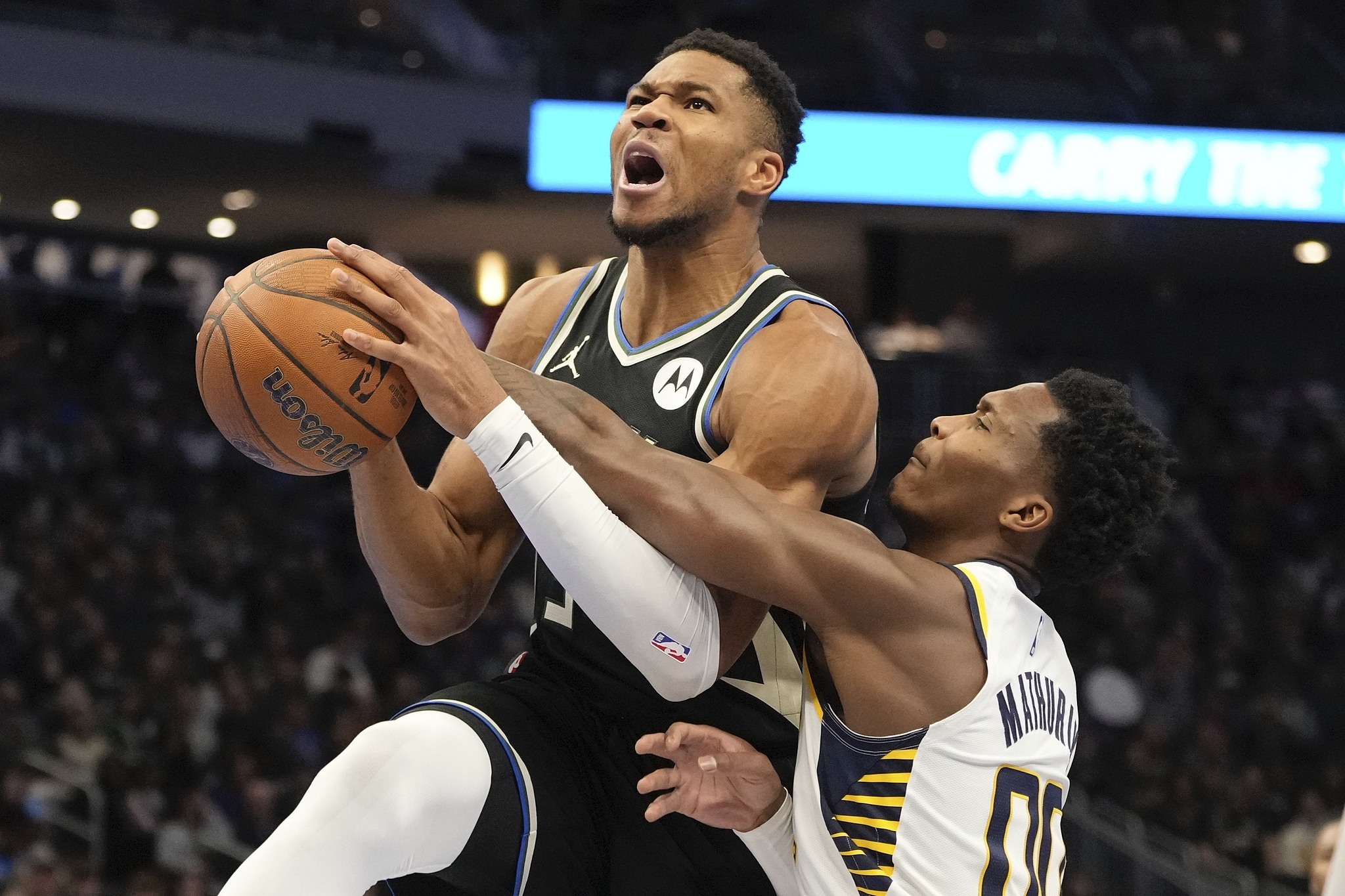 雄鹿四连胜，打破步行者的防守