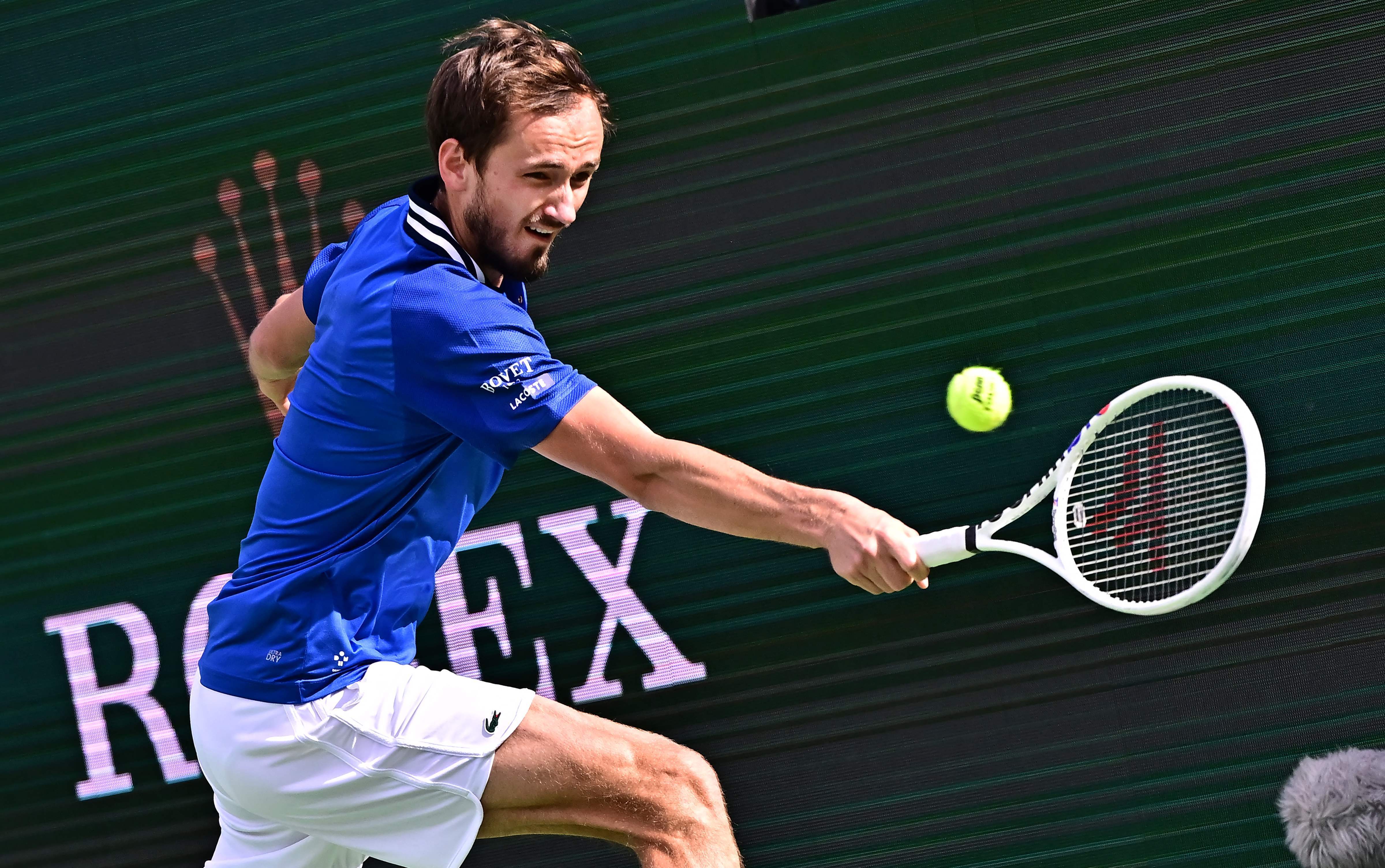 欧洲网球队险胜英国网球队，梅德韦杰夫制霸全场的简单介绍