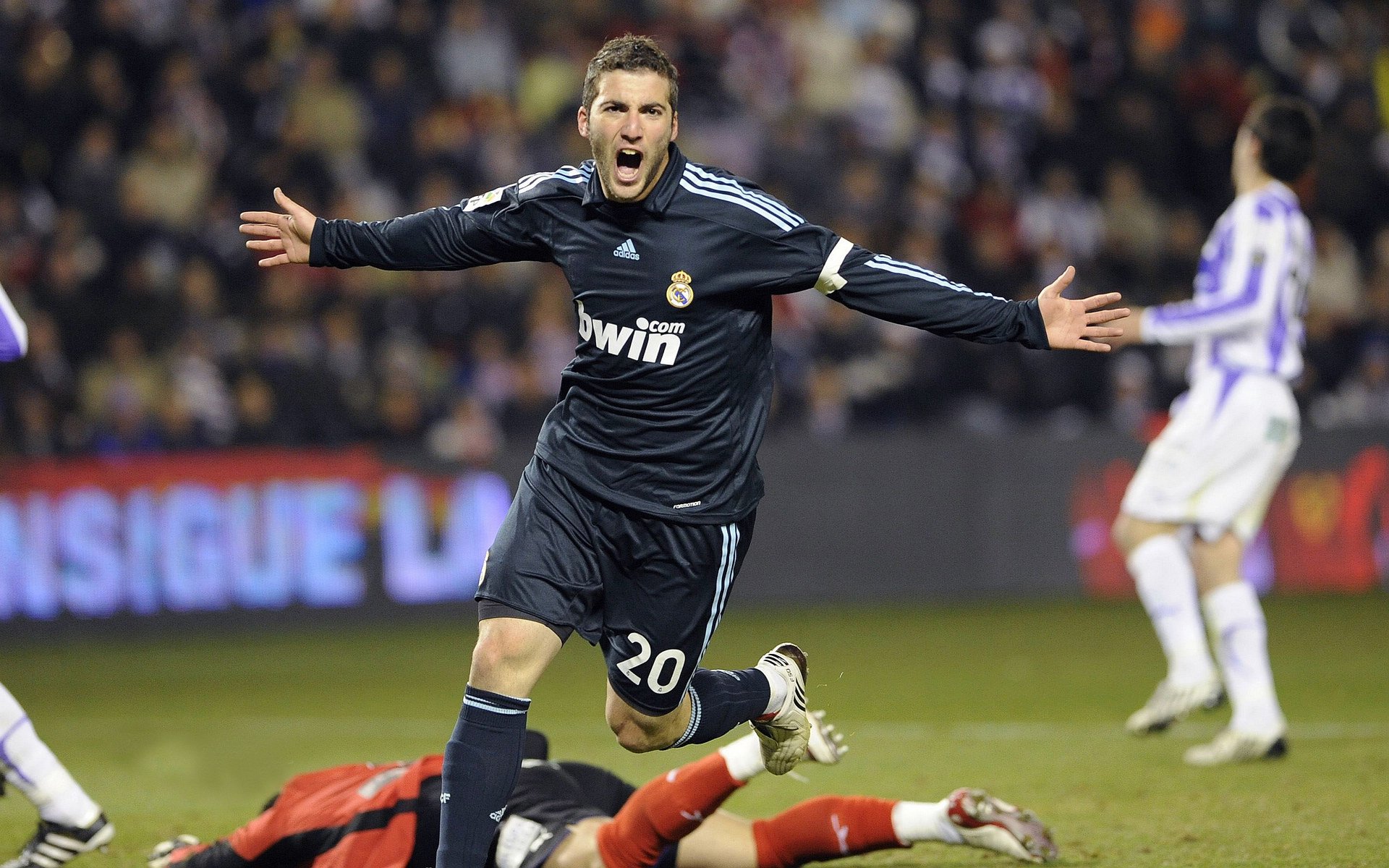 世界杯之夜,姆巴佩如何以存在感定义现代足球